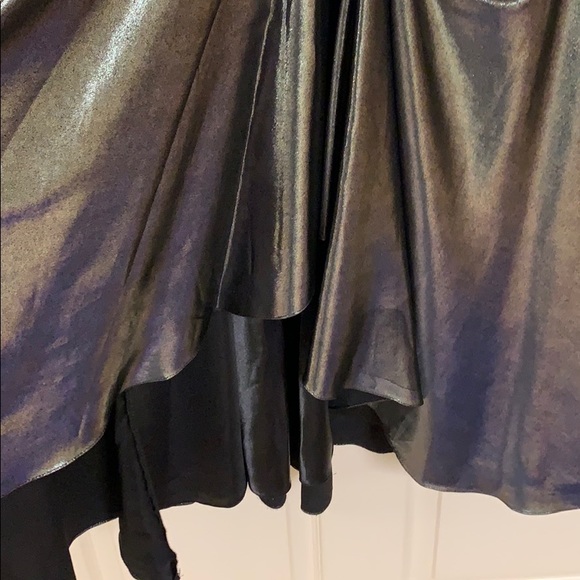 Metallic Detailed Gown - Picture 4 of 7